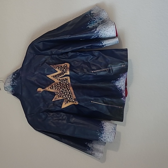 Descendants Evie cape Halloween Costume Disney - Picture 3 of 6